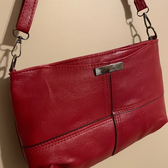Red leather purse - Picture 3 of 5